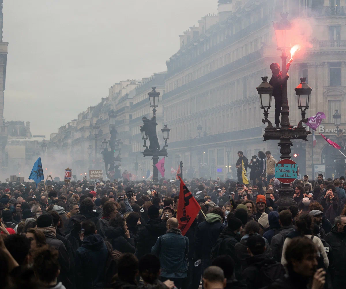 Франция что происходит. Протесты во Франции 2023. Митинги во Франции. Протесты во Франции. Забастовки во Франции.