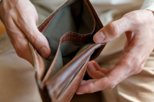 Как обезопасить себя от взыскания долгов