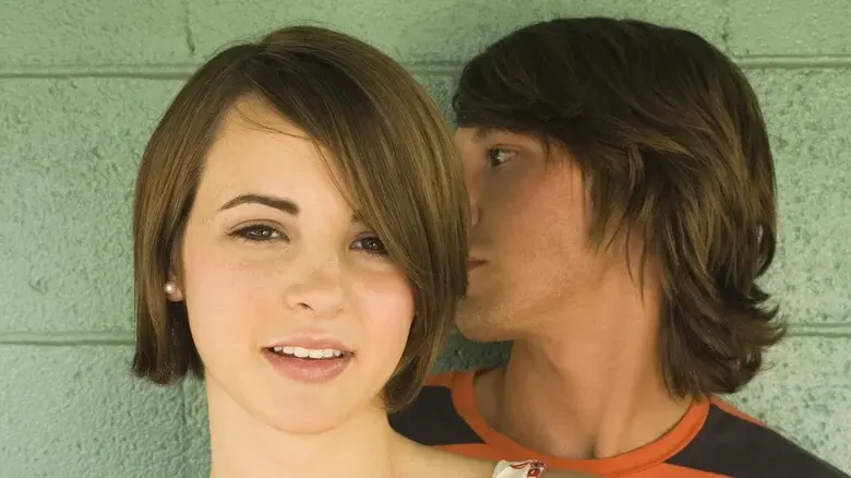 Слова и фразы, которые могут сигнализировать о том, что ваш партнер лжет вам