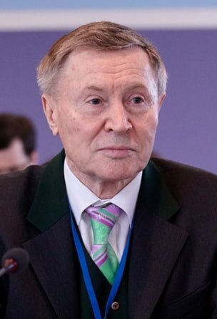 Экс-замминистра защиты разжидили практически в 2 млн руб.. Сперва он никак не повёлся в уловку аферистов, но его сумели поддеть одной фразой.