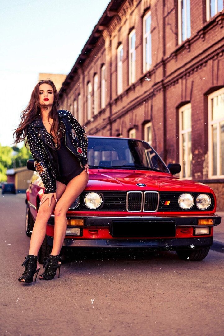 Подборка фотосессий женщин с автомобилями – как делают броские фото
