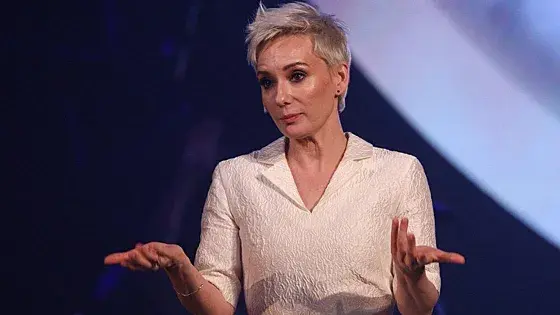 Вон с чемоданами! Хаматовой грозит депортация из Латвии