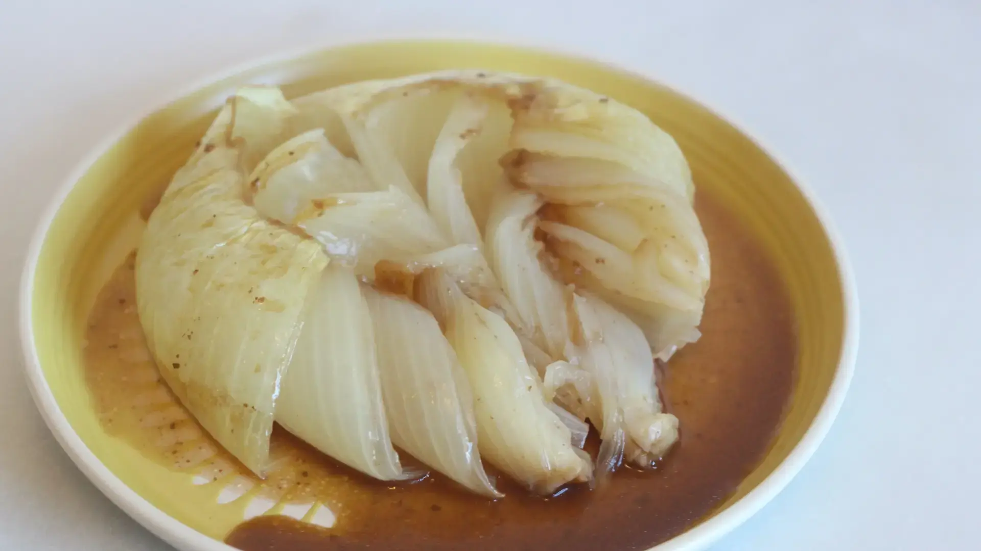 Запеченный лук, в качестве гарнира. Просто и вкусно