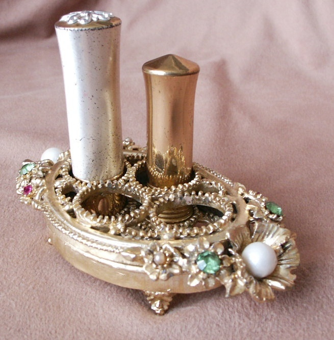 «Кровавость губ, накрашенных кармином». Немного о губной помаде.