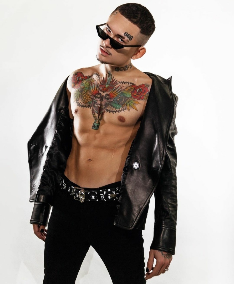 "Иноагент или звезда: как российские эстрадники стали объектом политических игр"