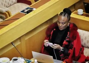 Безадвокатный Мхвебане угрожает комитету по импичменту «любыми необходимыми шагами»