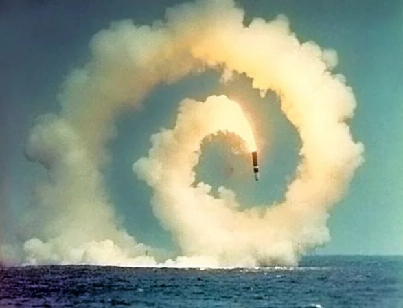 Не совсем удачные пуски ракет с боевых самолётов