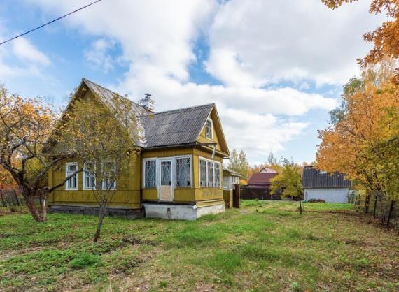 Можно ли ставить гараж и хозпостройки вплотную к границе углового участка с той стороны, где нет соседей?