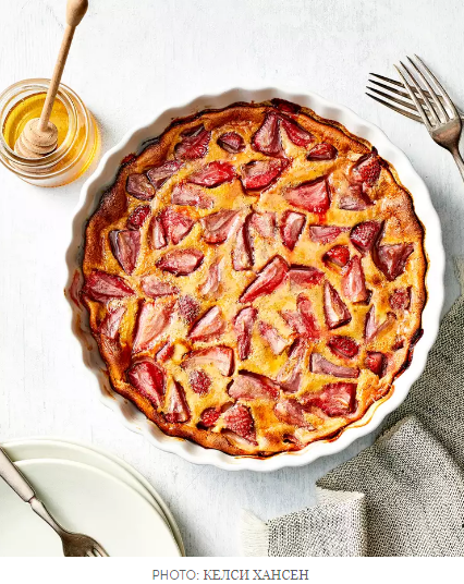 Клафути из цельной пшеницы с медом и клубникой