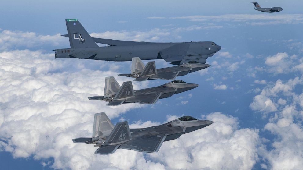 США запускают бомбардировщики с ядерными боеголовками на фоне напряженности в отношениях с Северной Кореей