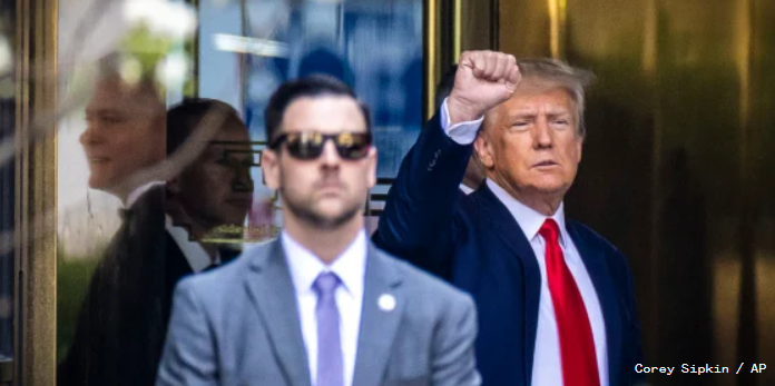 Если окружная прокуратура Манхэттена добьется своего, суд над Трампом начнется в январе, незадолго до начала голосования в Айове и Нью-Гэмпшире.