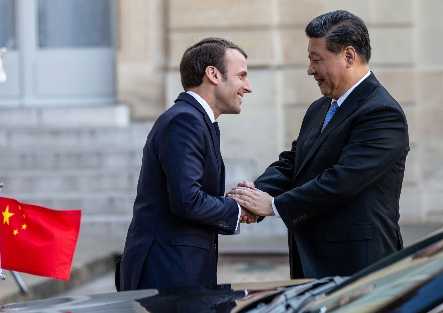 Макрон в Китае: Запад надеется, что президент Франции отговорит Си Цзиньпиня от хороших отношений с Россией. Сможет ли очаровать Макрон лидера Китая?