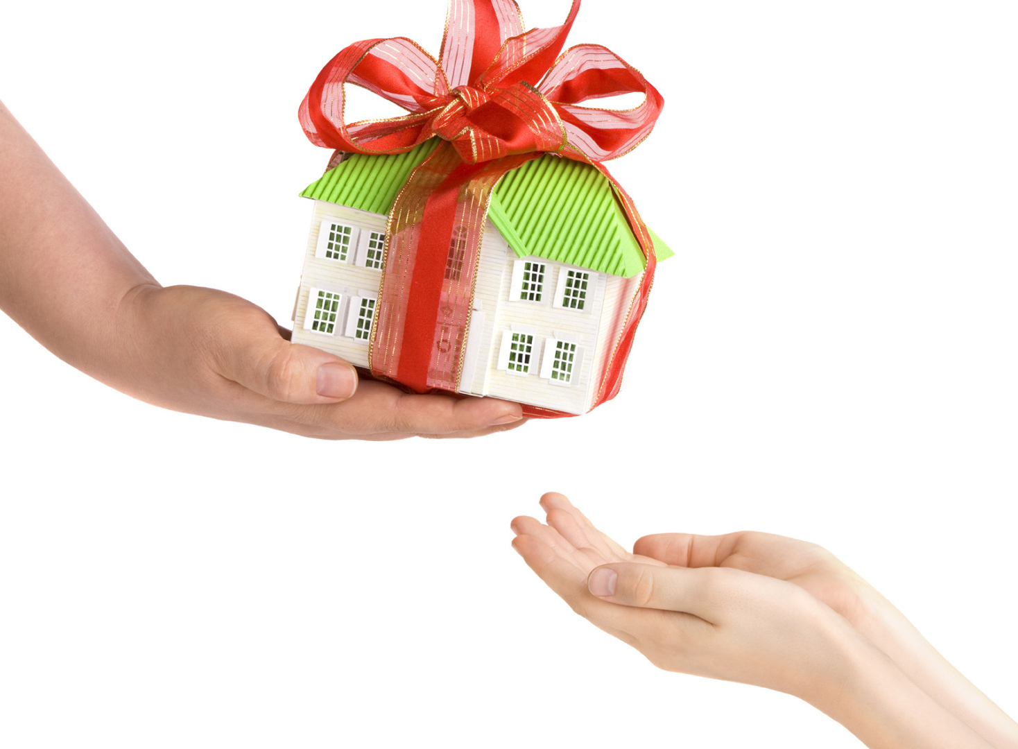 Порядок перехода права собственности по договору дарения квартиры.