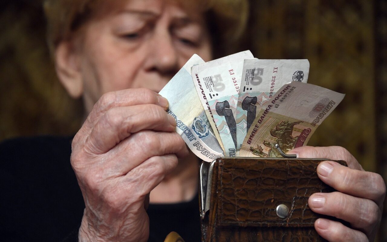 Пенсионеры, которые дожили до 65 лет, могут рассчитывать на получение второй для них пенсии в 2023 году