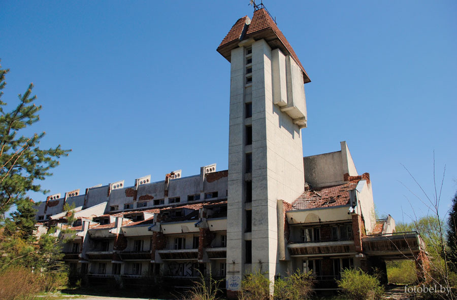 Заброшенный санаторий "Лесное озеро" в районе города Кимры.