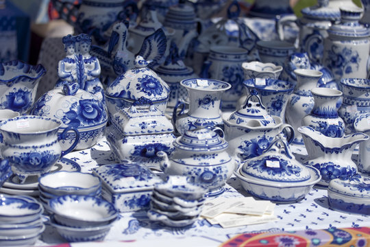 Нарядная и праздничная гжель.