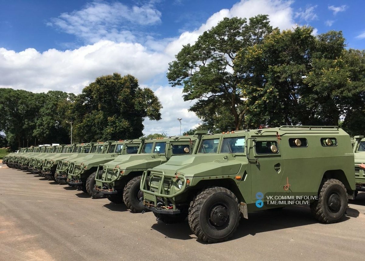 Сколько примерно техники производит Россия в месяц?