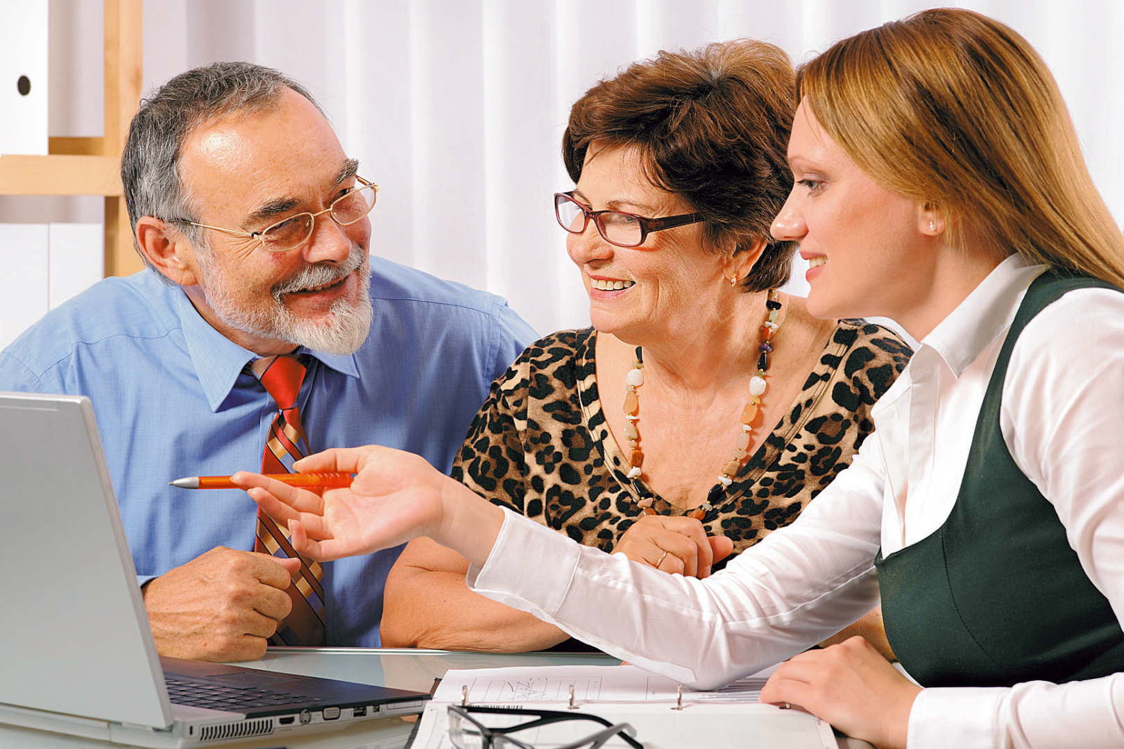 "В бой идут одни старики": почему работодатели России все чаще принимают на работу тех, кому за 50?