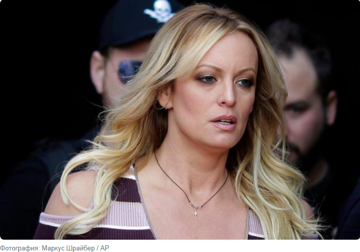 ‘Король был свергнут’: Сторми Дэниелс выступает с обвинением Трампа