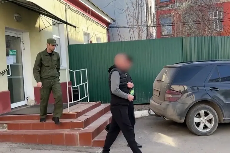 Треш-стримера из Ивановской области, истязавшего дочь в прямом эфире, арестовали на два месяца.