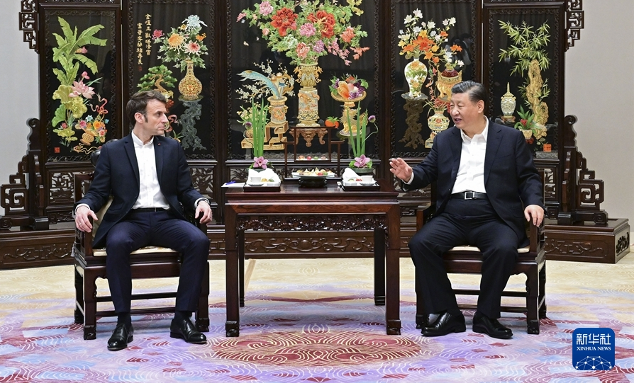 Си Цзиньпин провел неформальную встречу с президентом Франции Эммануэлем Макроном в Гуанчжоу