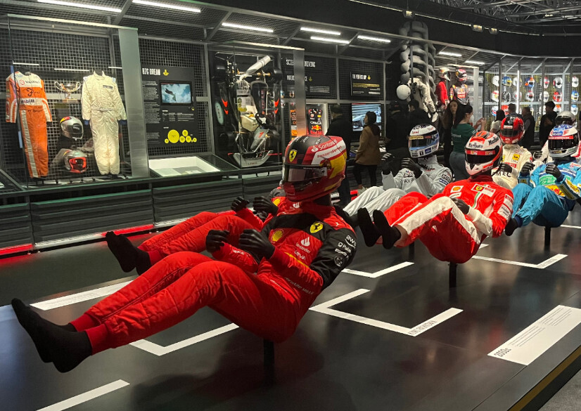 Интерактивная выставка Формулы-1 в Мадриде, настоящей изюминкой которой является обгоревший обломок болида