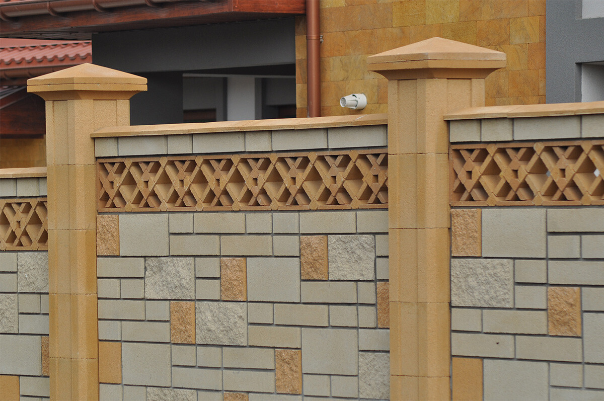 Высокие глухие заборы - от лишних глаз, злоумышленников или просто дань моде? Так ли безопасно за высоким забором? Опрос