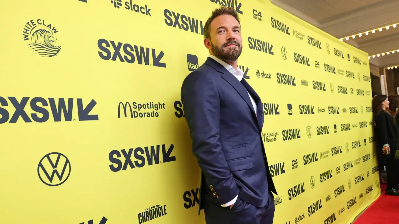 Бен Аффлек, бегло говорящий по-испански, сбивает людей с толку