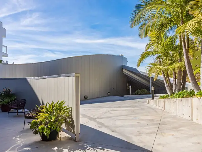 Врач превратил участок на берегу моря стоимостью 2,1 миллиона долларов в особняк стоимостью 68,8 миллиона долларов, фэн-шуй. Взглянем.