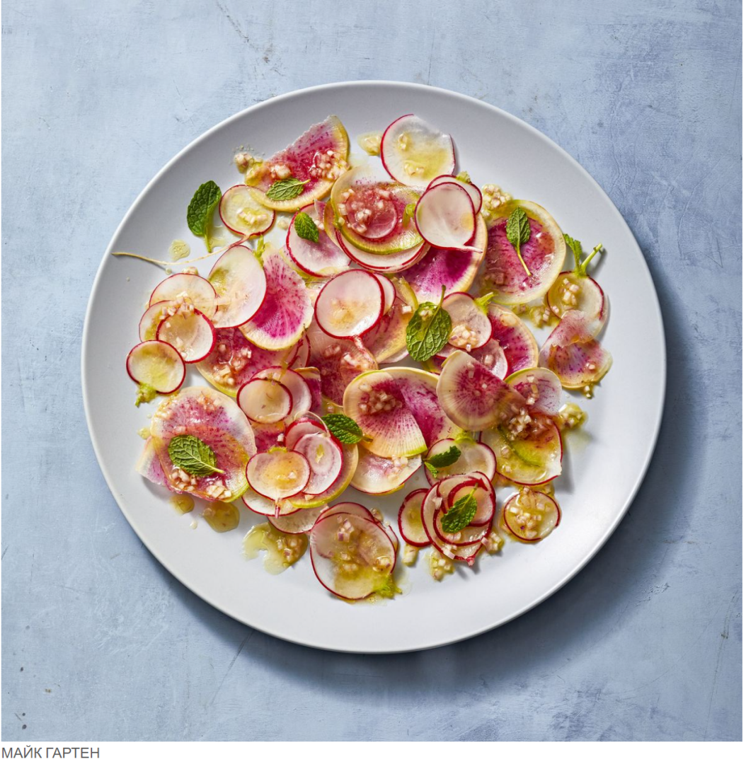 Яркий салат из редьки.