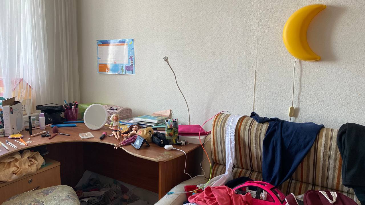 Бардак в комнате подростка. Стоит ли заставлять убираться или пусть самовыражается?