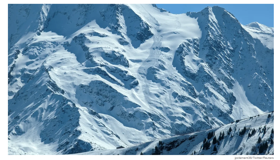 В результате схода лавины во французских Альпах четверо человек погибло.