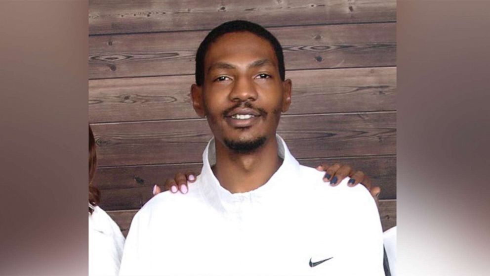 Судьба 8 полицейских из Огайо под вопросом, поскольку большое жюри расследует стрельбу Джейленда Уокера