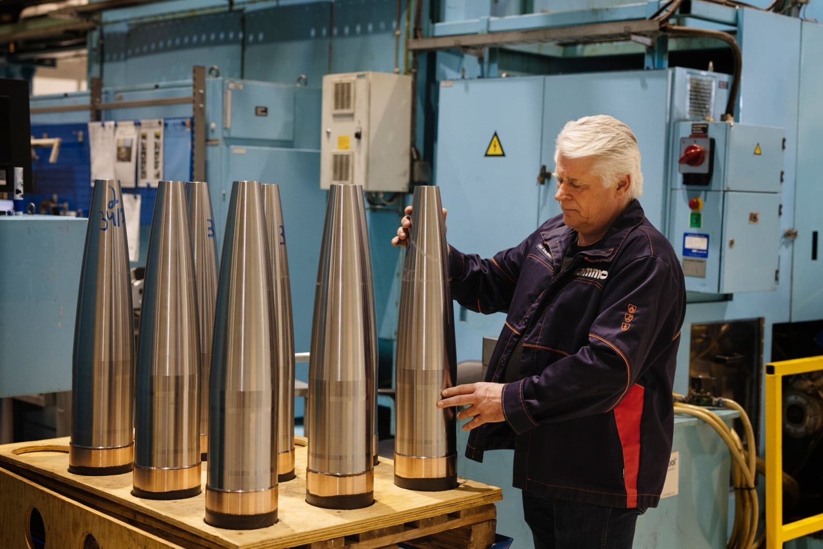 Европа заложила миллион снарядов для Украины в год. Может ли это доставить?