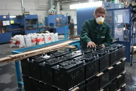 Тесла открывает мегазавод для огромных батарей в Китае