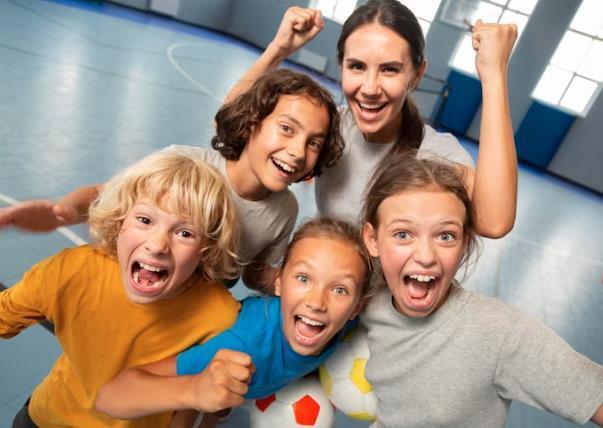 Какое образование необходимо иметь, чтобы проводить спортивные игры с детьми?