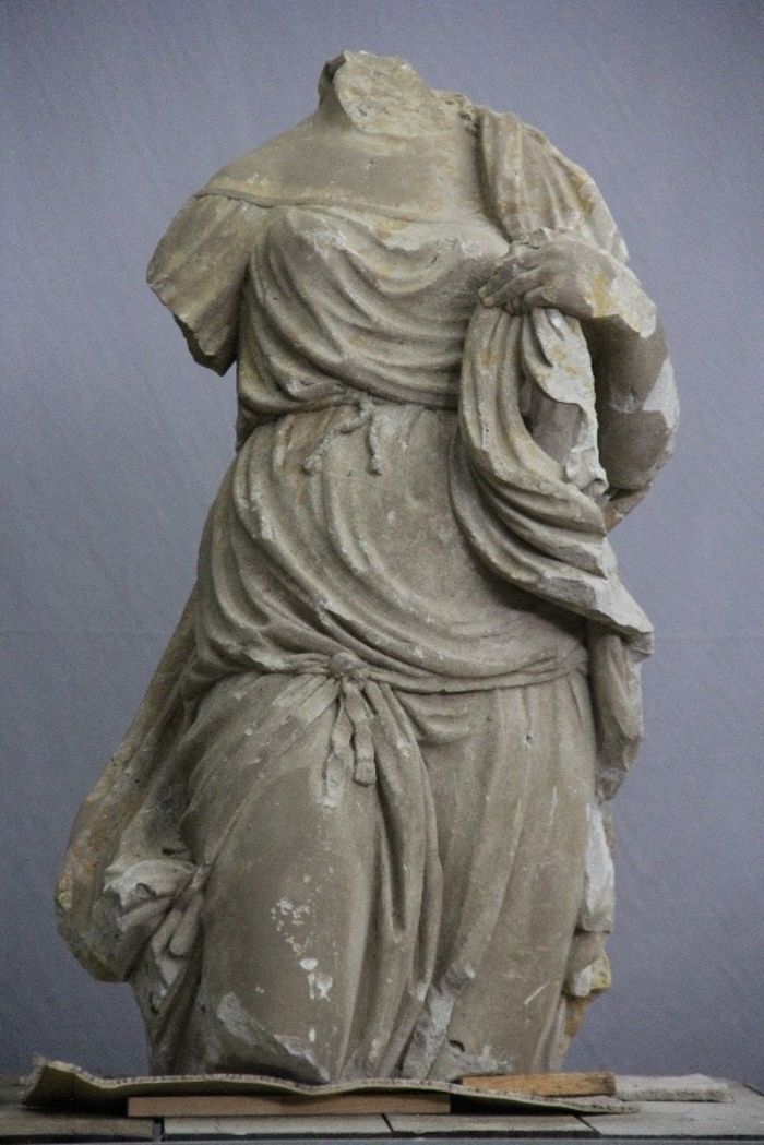 Безголовая красавица