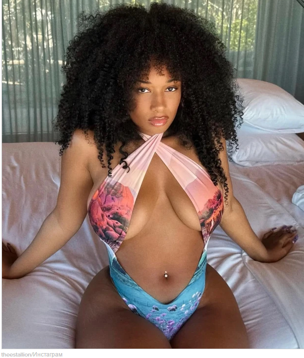 23 лучших фото знаменитостей в бикини 2023 года