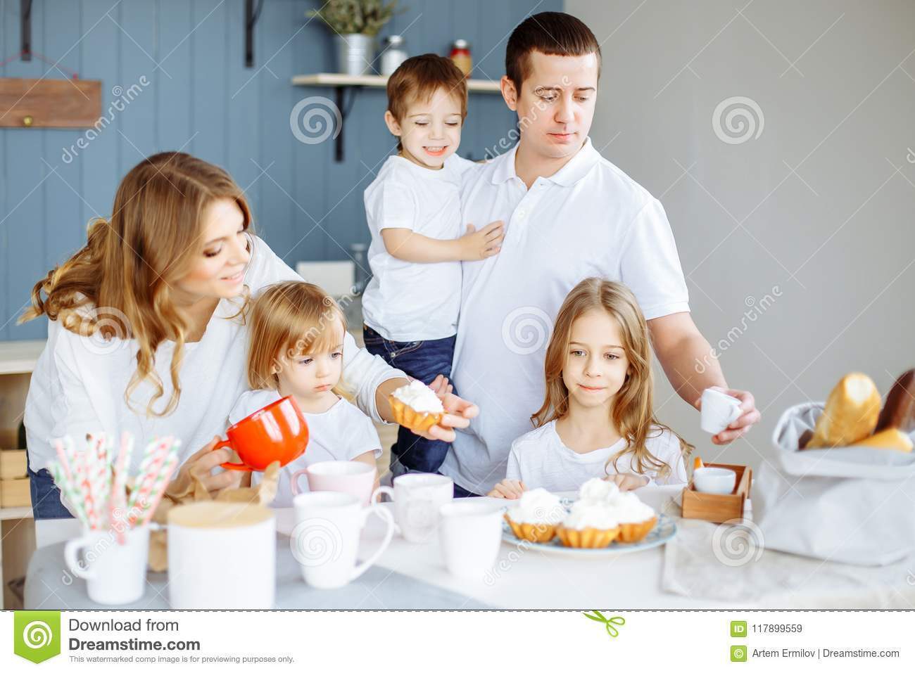 Семья!Псехологическая проблема,дети 4 и 2 годика и родители,нервный срыв!