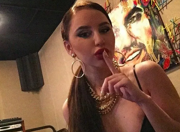 Неплохо нынче живут певчие, шоу-мены