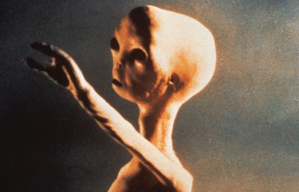 Стивен Спилберг считает, что «мы не одиноки во вселенной» и раньше искал НЛО