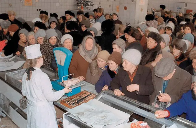 Максимализм и минимализм СССР. В космос летали, а люди как жили?