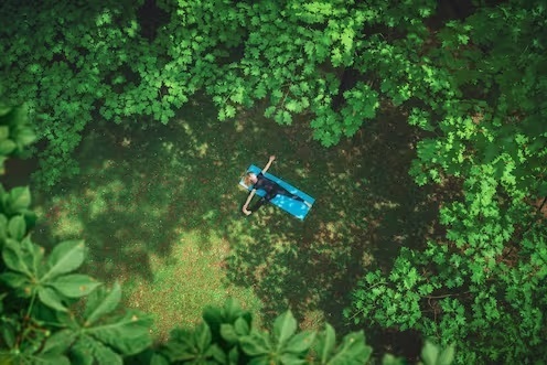 Почему занятия спортом на свежем воздухе полезнее, чем в помещении