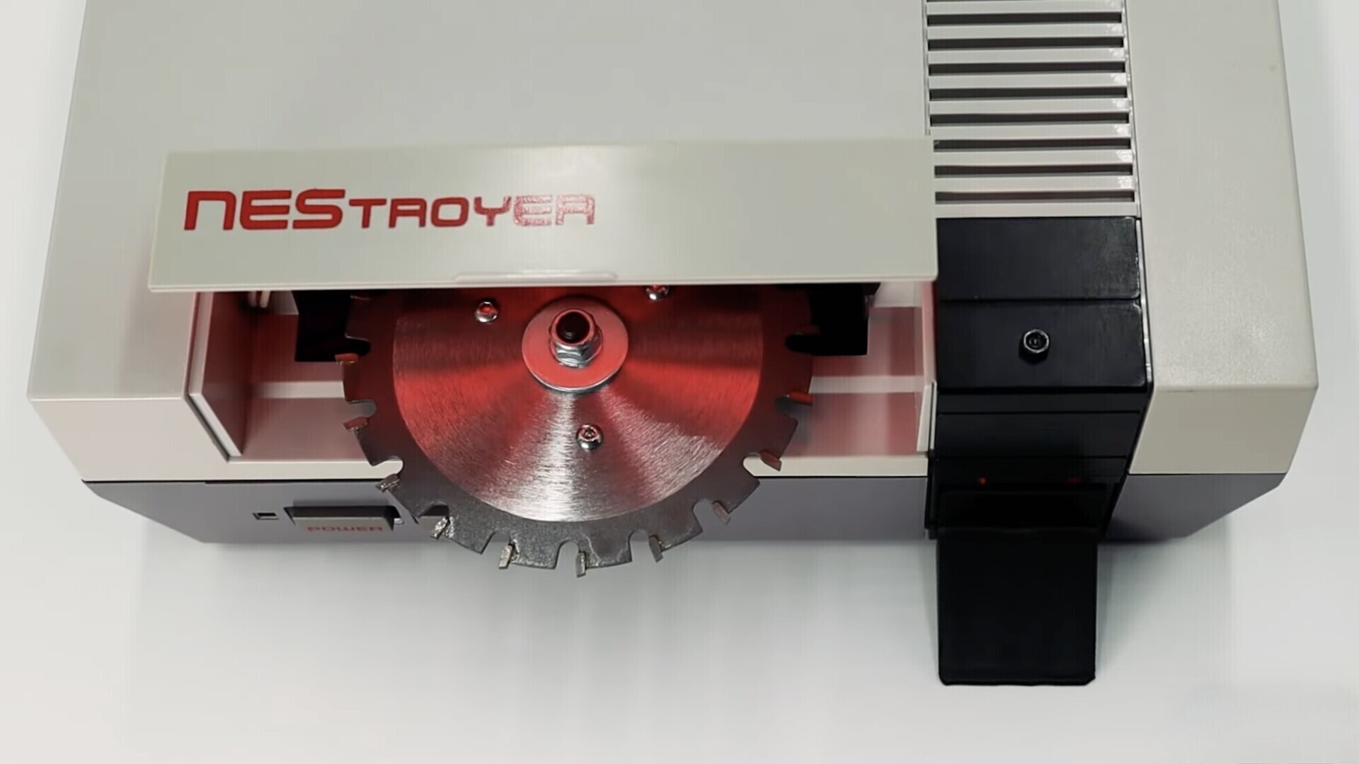 Самая опасная консоль Nintendo: она сворачивается и отключается