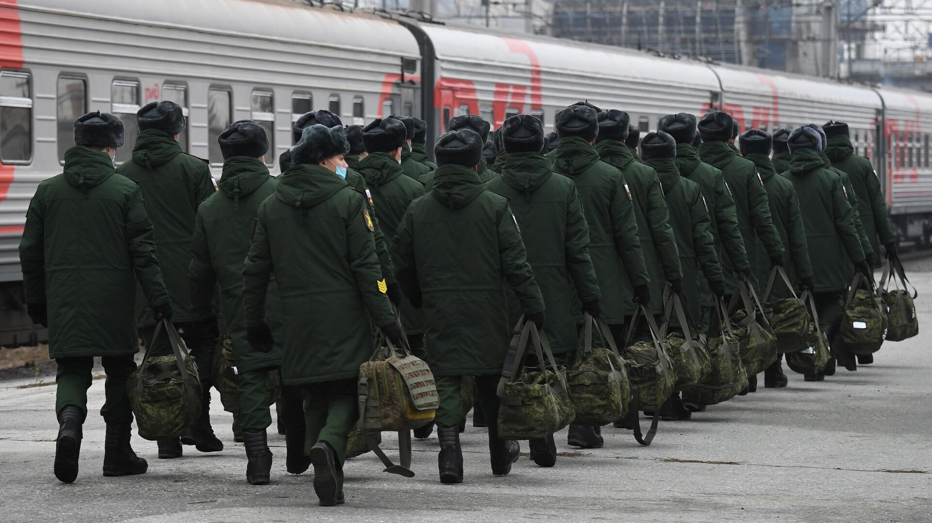 Новый закон объясняет, почему уклонение от призыва через удаление себя с 'Госуслуг' бессмысленно