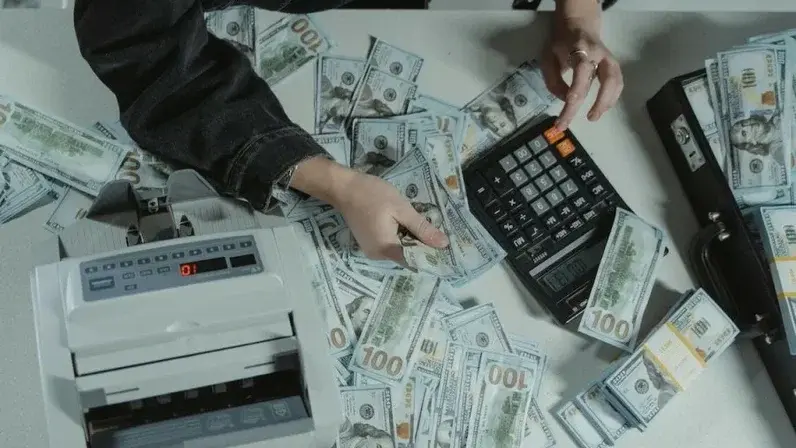 От каких факторов может зависеть стоимость доллара США