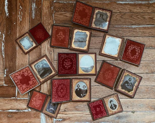 Женщина утверждает, что люди не ступят в ее дом с гробами из-за «призрачного соседа по квартире»