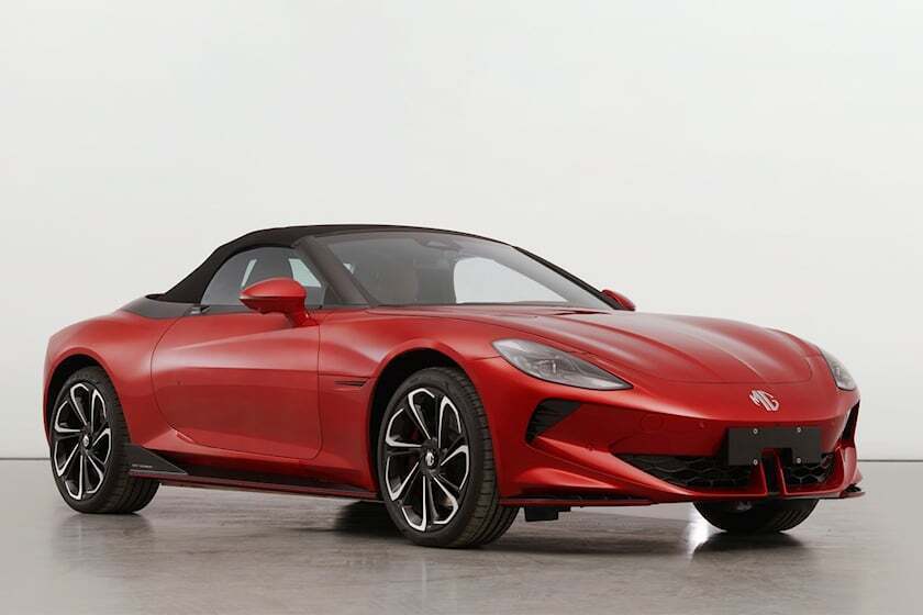 MG Cyberster затмевает Tesla своим электрическим родстером (двухместный автомобиль).