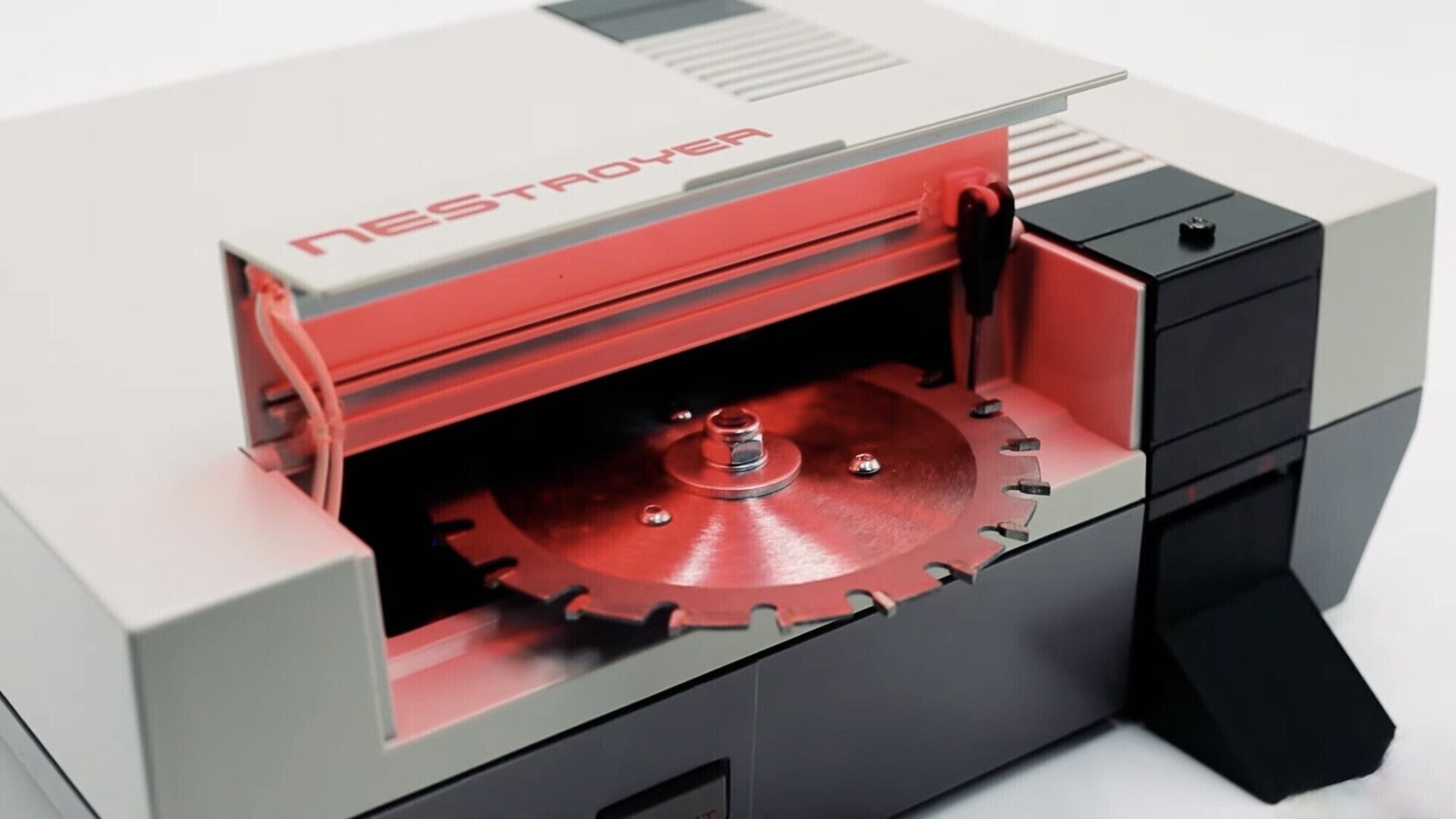 Самая опасная консоль Nintendo: она сворачивается и отключается