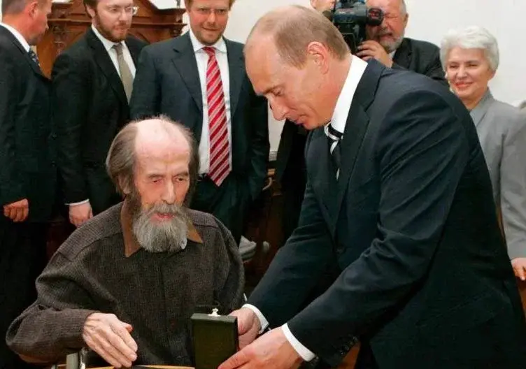 Почему Путин не ценит СССР и товарища Сталина?